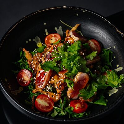 Салат с тунцом в Inside по цене 530 ₽