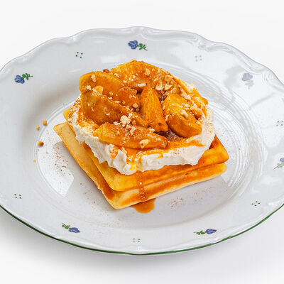 Вафли с печеным яблоком в Begin cafe по цене 680 ₽