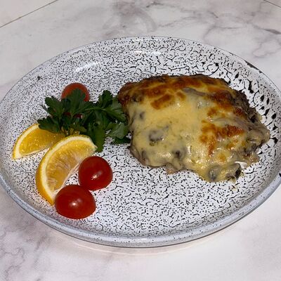 Судак под соусом Жюльенв Сказка lounge по цене 910 ₽