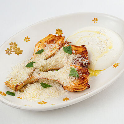 Жареные артишоки с мятой и пекорино в Phantom по цене 1460 ₽