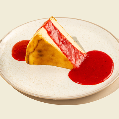 Чизкейк Сан-Себастьян с клубникой в Сицилия по цене 430 ₽