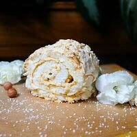 Меренговый рулет Рафаэлло в ИТЛЕ Стейк-кафе Halal