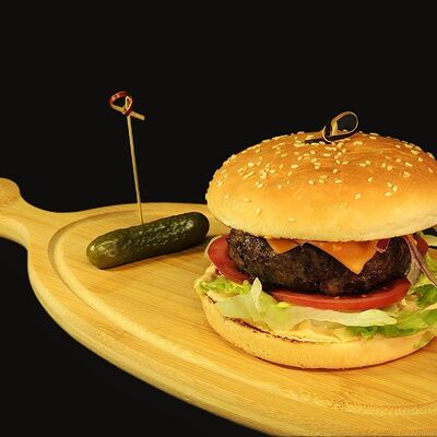 Двойной Биф чиз в Золотой Кувшин по цене 670 ₽