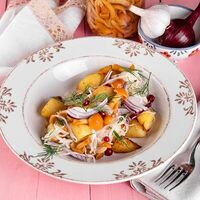 Салат с молодым картофелем и солеными груздями в Катюша Katyusha