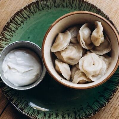 Пельмени со сметаной в Мацони по цене 250