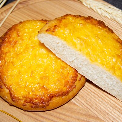 Шаньга сырная в Хлеборезов по цене 76 ₽