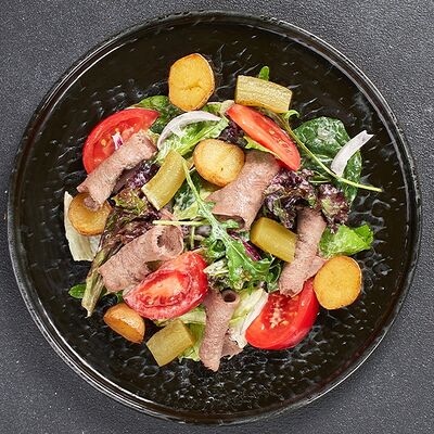 Салат с ростбифом в Lafa Lounge по цене 760 ₽