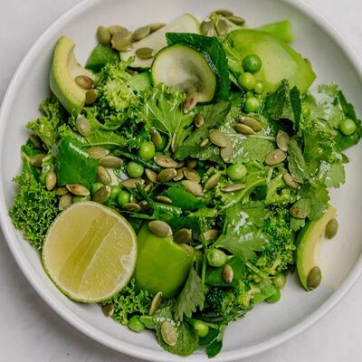 Большой зеленый салат в MAYAR по цене 930 ₽