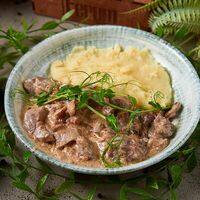 Филе индейки с толченым картофелем и грибами в Рестобар Ферум