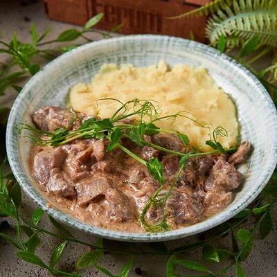 Филе индейки с толченым картофелем и грибами в Рестобар Ферум по цене 390