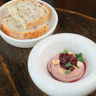 Паштет куриный с конфи из ягод в Masters & Margaritas по цене 690 ₽