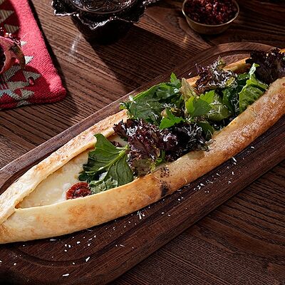 Пиде с сыром и вялеными томатами в Серкан по цене 590 ₽