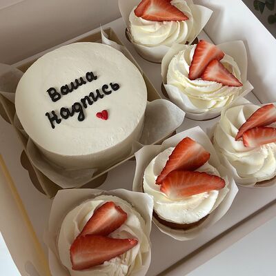 Бенто и 5 Капкейков с вашей надписью в Амрита по цене 3700 ₽