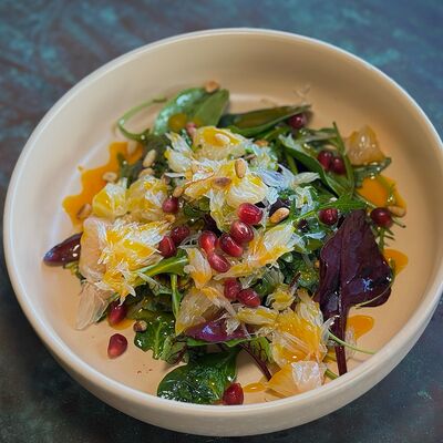 Салат со свеклой и помело в Павлин 2.0 по цене 540 ₽