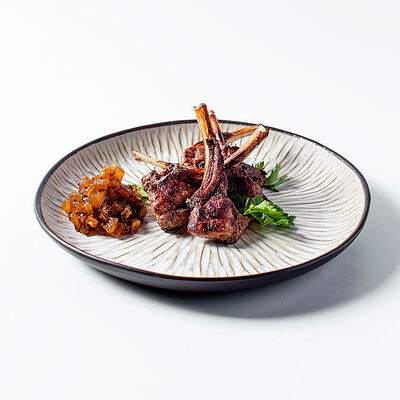 Каре ягнёнка с соусом бринджал в Чайхона №1 Васильчуки по цене 2150 ₽