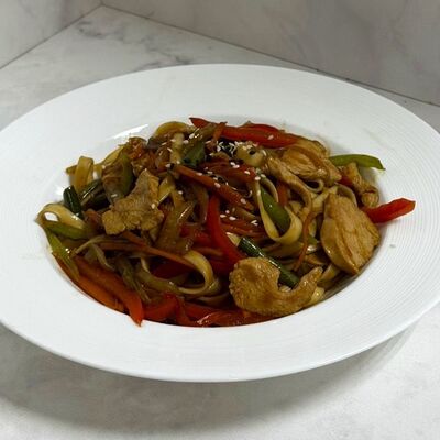 Удон с говядинойв Сказка lounge по цене 460 ₽