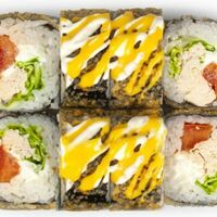 Юлий с курицей темпура в Каратэ Суши