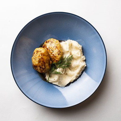 Куриные котлеты, картофельное пюре с трюфелем и соусом демигласс в Anytime cafe по цене 3890 ₸