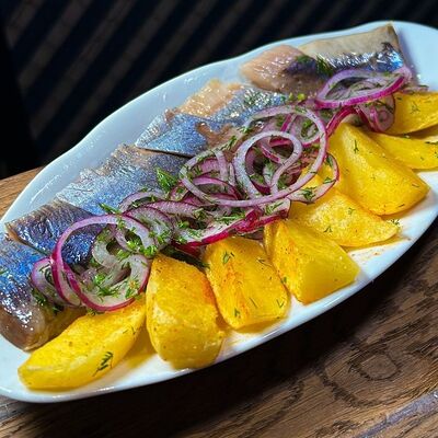 Сельдь с картофелемв Friend Zone Гвоздь по цене 349 ₽