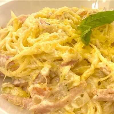 Спагетти Карбонара в Генрих и Генриетта по цене 350 ₽