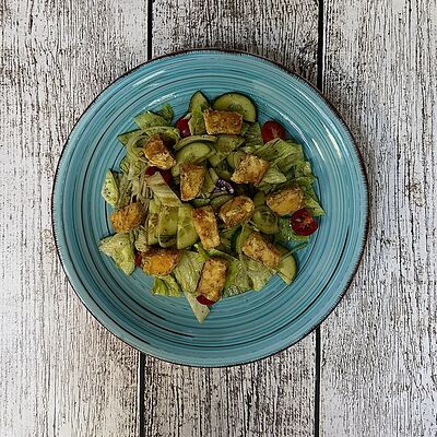 Теплый салат с семгой в Луна Рыба по цене 910 ₽