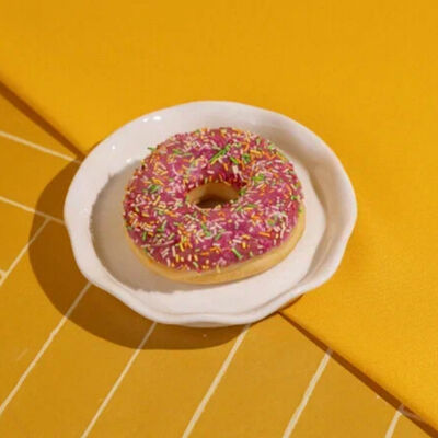 Донат с клубничной начинкой Премиум в Пекарня Буханка по цене 175 ₽