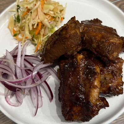 Свиные ребрышки с рисом и салатом в Bao Bao Лапша по цене 980 ₽