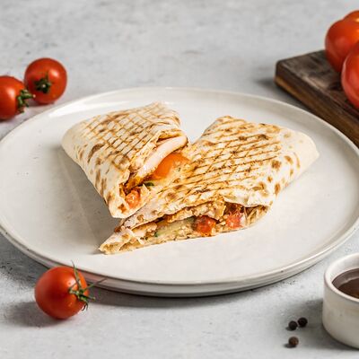 Шаурма большая в Has Kebab Halal Food по цене 389 ₽