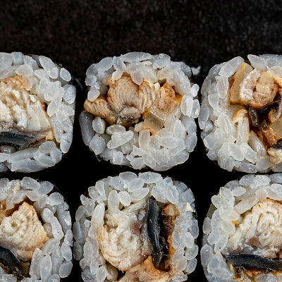 Ролл маки угорь в Джонга по цене 250 ₽