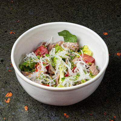 Салат с говядиной в Sumo Izakaya по цене 650 ₽