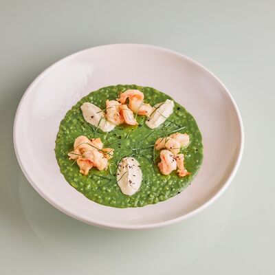 Зелёное ризотто с креветками (gluten free) в NIQA Patisserie & Cafe по цене 1200 ₽