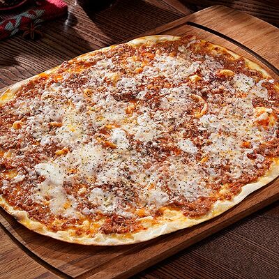 Лахмаджун с говядиной и сыром в Серкан по цене 690 ₽