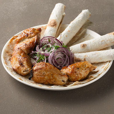 Шашлык из куриной грудки в Мясо на углях Армянская кухня по цене 470 ₽