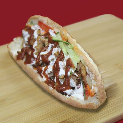 Булочка с курицей в Сочный по цене 200 ₽