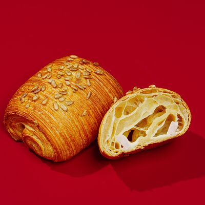 Слойка с ветчиной и сыром в Farina Ватрушкина по цене 185 ₽