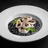 Ризотто Неро с кальмаром в Capo Ristorante по цене 1400
