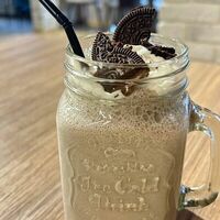 Молочный коктейль Oreo в Friends coffee