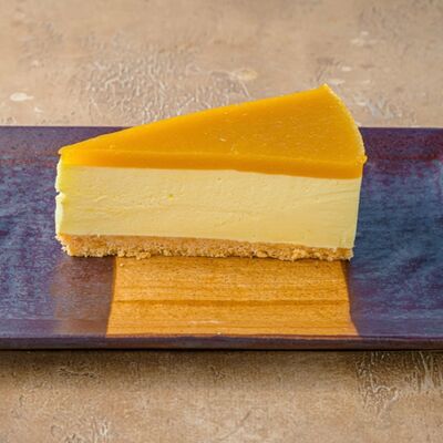 Манговый чизкейк под желе из тропических фруктовв Maneki по цене 440 ₽