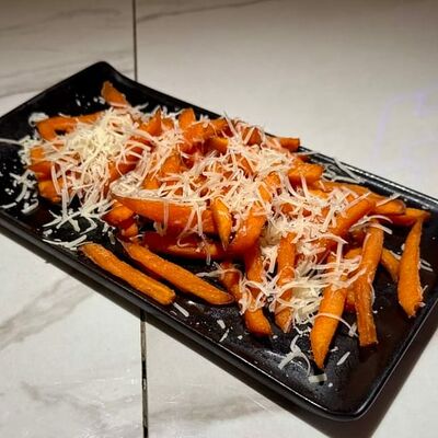 Батат Фри с сыром пармезан в Kaif Lounge по цене 400 ₽