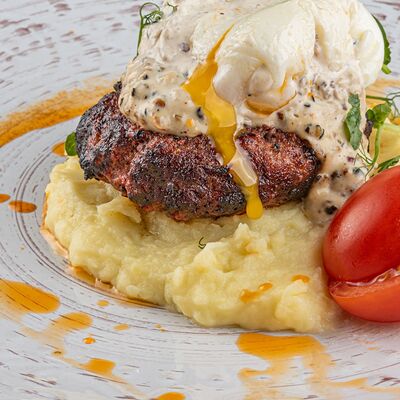 Бифштекс с яйцом пашот в Duran Bar & Grill по цене 839