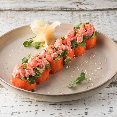 Острый ролл с тунцом в Пряности & Радости на Васильевском по цене 690