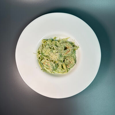 Паста со шпинатом и креветками в Парнас по цене 600 ₽