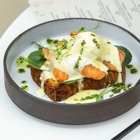 Бенедикт с лососем в Coff