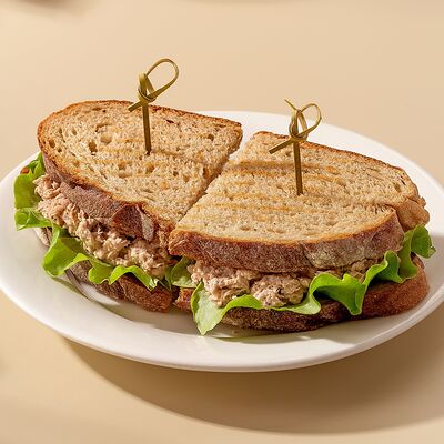 Сэндвич с тунцом в Комод по цене 420 ₽