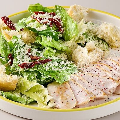Салат Цезарь с куриной грудкой в Joy Cafe по цене 560 ₽