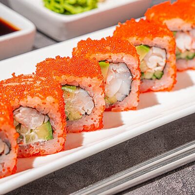 Калифорния с креветкой в Rock & Roll Sushi по цене 670 ₽