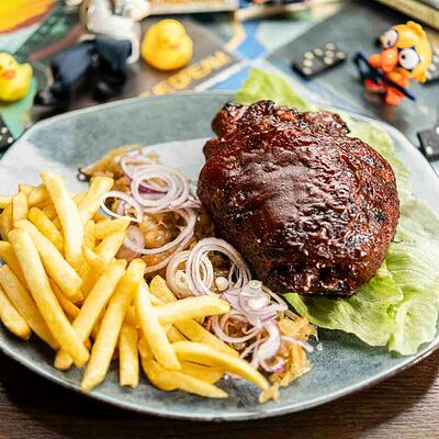 Свиная рулька BBQ в Элли Лагер по цене 2180 ₽