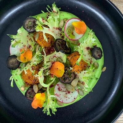 Тартар из лосося с зеленой редькой в Jesstaurant по цене 900 ₽