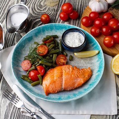 Стейк из форели с соусом 