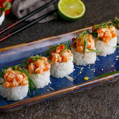 Сливочный ролл с лососем в Пряности & Радости на Васильевском по цене 650